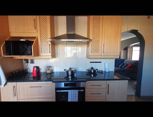 4 BEDROOM FREEHOLD FOR SALE IN BRACKENDOWNS
